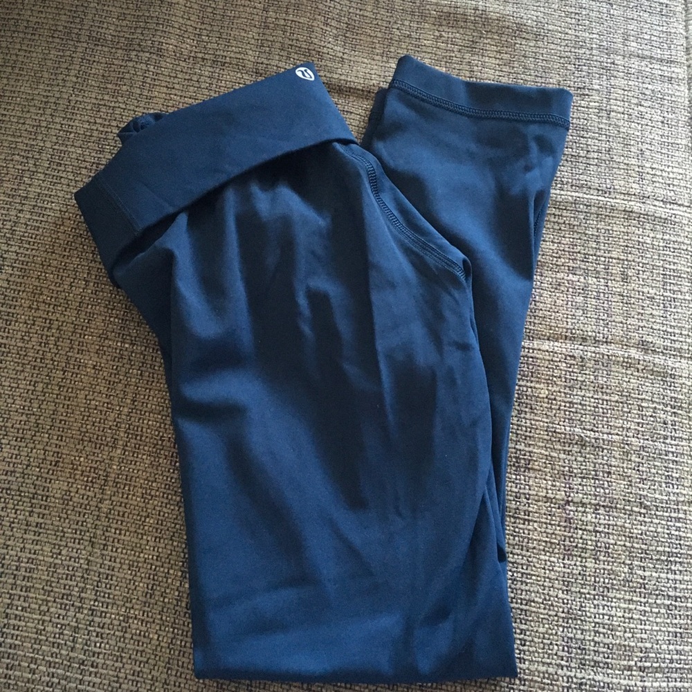 Lululemon Capri Yoga Pants Size 4 Dark Blue - Picture 2 of 3